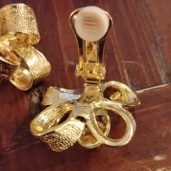 Elegant Gold Knot Earrings Thick Clip On Vintage - Picture 3 of 5